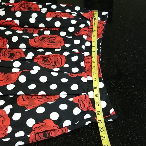 Rose's & Dots Skirt - Picture 4 of 8